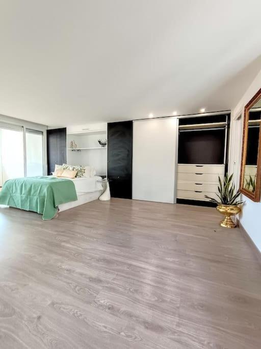 Spacious Studio By The University Сан-Висенте-дель-Распеч Экстерьер фото