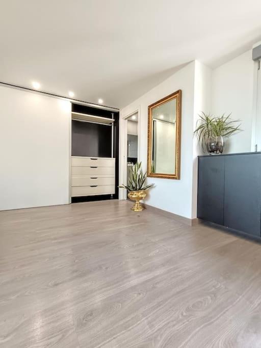 Spacious Studio By The University Сан-Висенте-дель-Распеч Экстерьер фото