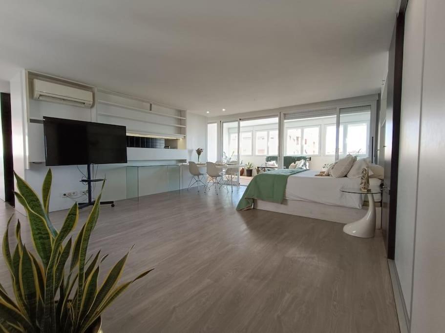 Spacious Studio By The University Сан-Висенте-дель-Распеч Экстерьер фото